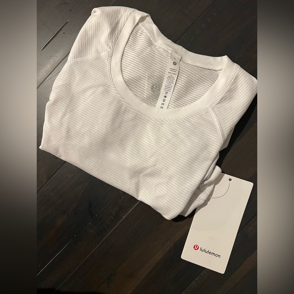 Lululemon Swiftly Tech Short Sleeve 2.0 NWT Size 8